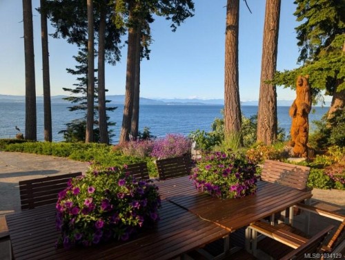 863 Cavin Rd, French Creek, BC 