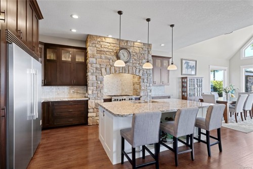 863 Cavin Rd, French Creek, BC 