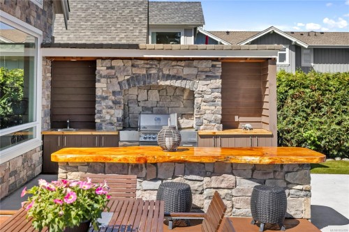 863 Cavin Rd, French Creek, BC 