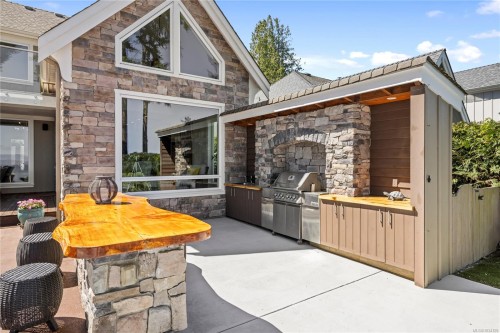 863 Cavin Rd, French Creek, BC 