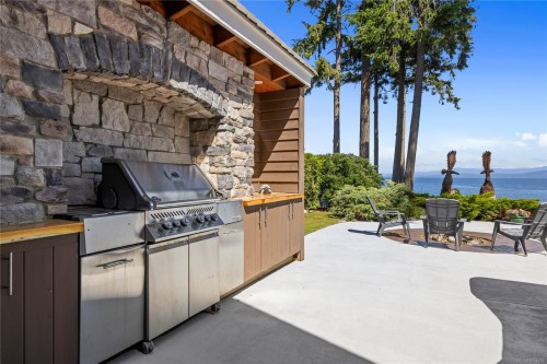 863 Cavin Rd, French Creek, BC 