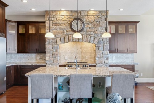 863 Cavin Rd, French Creek, BC 