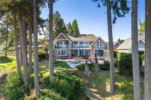 863 Cavin Rd, French Creek, BC 