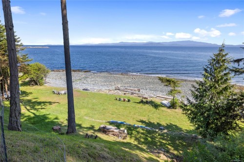 863 Cavin Rd, French Creek, BC 