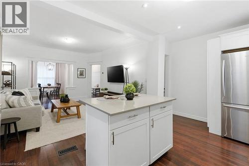 44 Whitfield Avenue, Hamilton, ON - Indoor Photo Showing Living Room