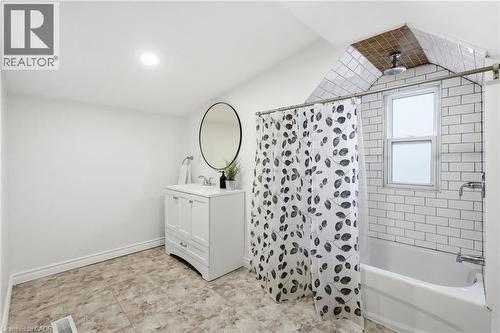 44 Whitfield Avenue, Hamilton, ON - Indoor Photo Showing Bathroom