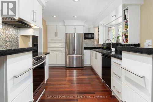 193 Pine Cove Road, Burlington, ON - Indoor Photo Showing Kitchen With Upgraded Kitchen
