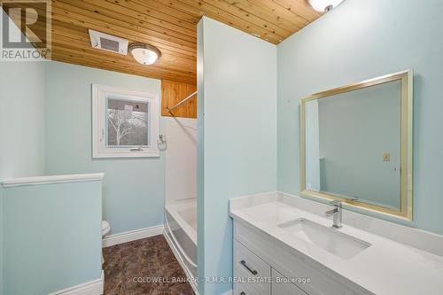 1549 Simcoe Street N, Oshawa (Samac), ON - Indoor Photo Showing Bathroom