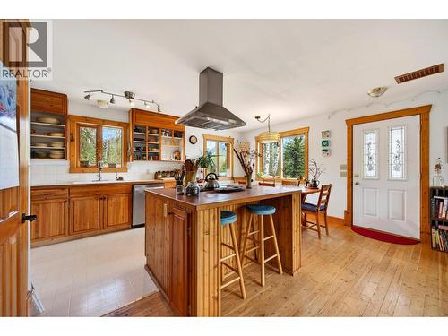 2487 Seward Rd, Golden, BC 