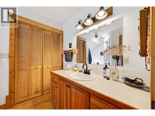 2487 Seward Rd, Golden, BC 