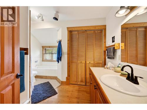 2487 Seward Rd, Golden, BC 