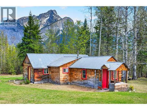 2487 Seward Rd, Golden, BC 