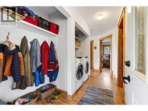 2487 Seward Rd, Golden, BC 