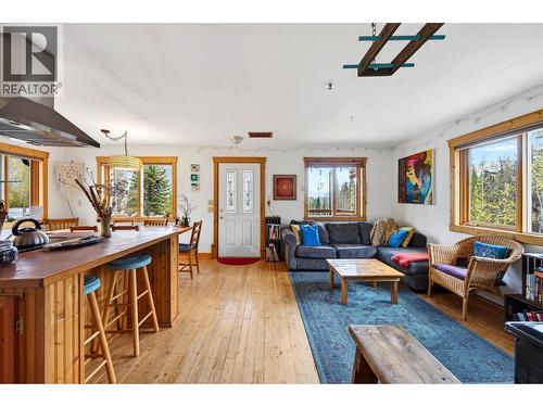 2487 Seward Rd, Golden, BC 