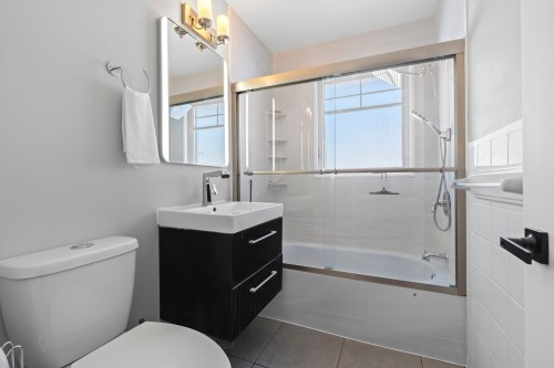 Salle de bains - 6705 Rue Rivière, Laval (Auteuil), QC - Indoor Photo Showing Bathroom