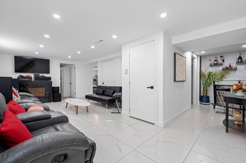 Salle familiale - 6705 Rue Rivière, Laval (Auteuil), QC - Indoor