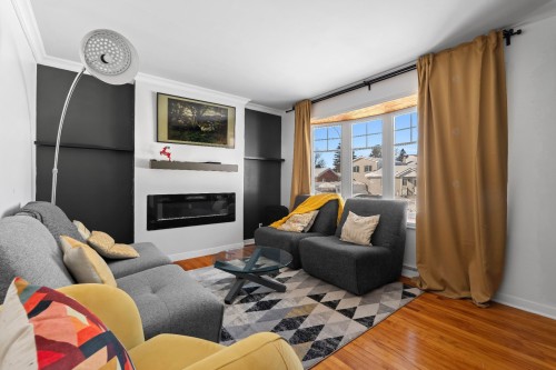 Salon - 6705 Rue Rivière, Laval (Auteuil), QC - Indoor Photo Showing Living Room With Fireplace