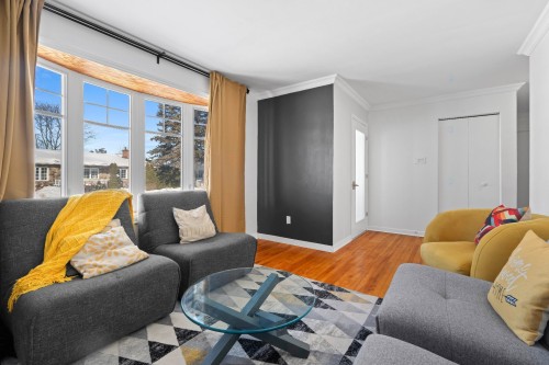 Salon - 6705 Rue Rivière, Laval (Auteuil), QC - Indoor Photo Showing Living Room