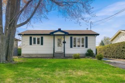 40 Rue Mailloux  Saint-Jean-Sur-Richelieu, QC J2W 1S3