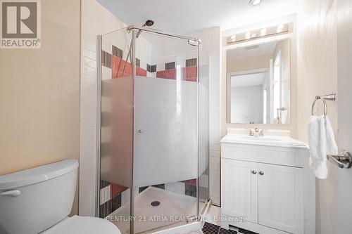 Master ensuite - 9 - 15943 Bayview Avenue, Aurora, ON - Indoor Photo Showing Bathroom