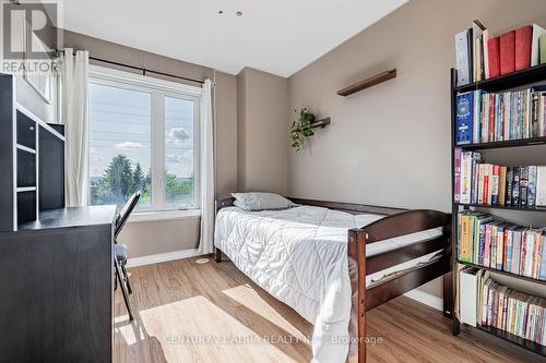 3th Bedroom - 9 - 15943 Bayview Avenue, Aurora, ON - Indoor Photo Showing Bedroom