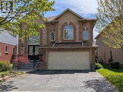 28 BROOKHURST CRESCENT Hamilton, ON L0R 2H3