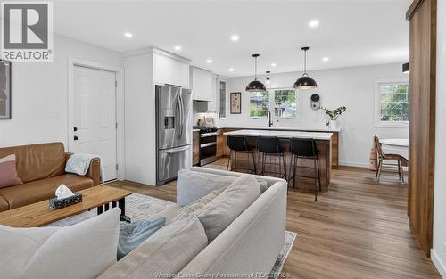 214 Coronado, Tecumseh, ON - Indoor Photo Showing Living Room