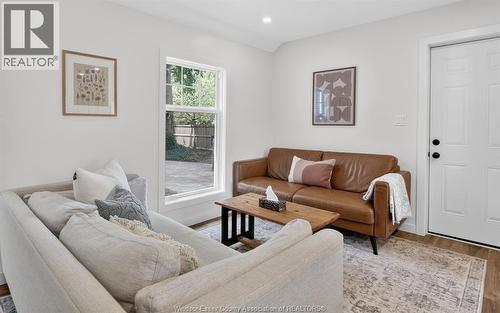 214 Coronado, Tecumseh, ON - Indoor Photo Showing Living Room