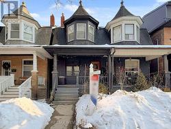 91 OLIVE AVENUE Toronto, ON M6G 1V2