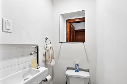 Powder room - 3803 Av. Northcliffe, Montréal (Côte-Des-Neiges/Notre-Dame-De-Grâce), QC - Indoor Photo Showing Bathroom