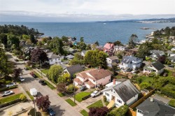 468 Admirals Rd Esquimalt, BC V9A 2N1
