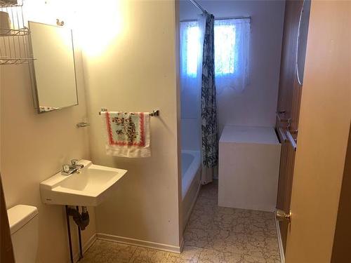 216 3Rd Ave, Winnipeg Beach, MB 