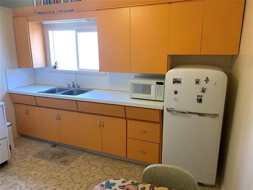 216 3Rd Ave, Winnipeg Beach, MB 