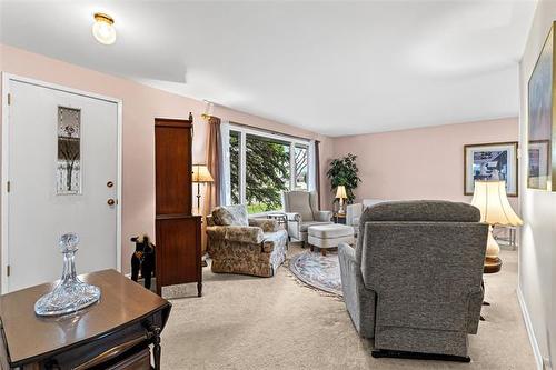 1 Coral Cr, Winnipeg, MB 