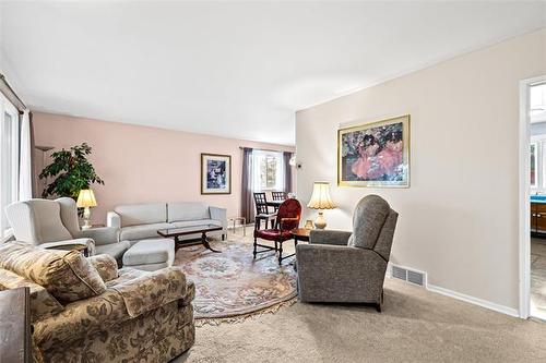 1 Coral Cr, Winnipeg, MB 