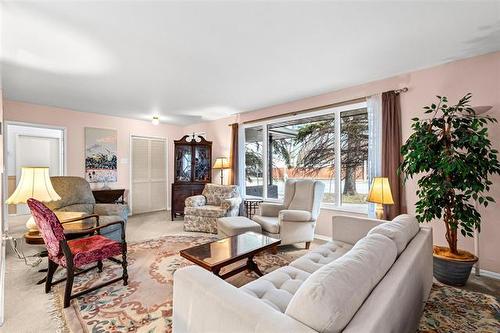 1 Coral Cr, Winnipeg, MB 