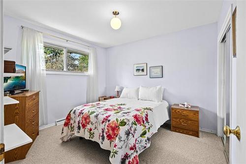 1 Coral Cr, Winnipeg, MB 