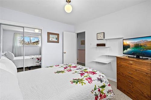 1 Coral Cr, Winnipeg, MB 