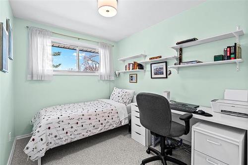 1 Coral Cr, Winnipeg, MB 