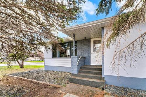 1 Coral Cr, Winnipeg, MB 
