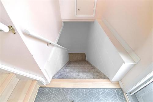 1 Coral Cr, Winnipeg, MB 
