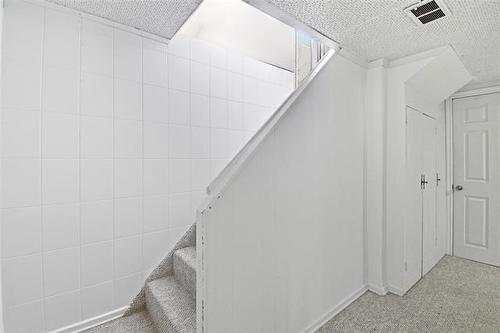 1 Coral Cr, Winnipeg, MB 