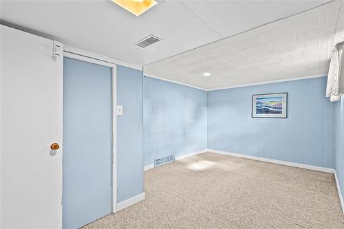 1 Coral Cr, Winnipeg, MB 