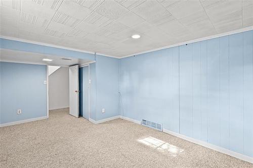 1 Coral Cr, Winnipeg, MB 