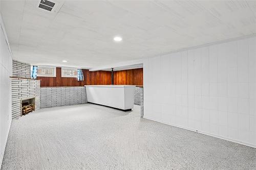 1 Coral Cr, Winnipeg, MB 