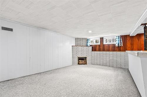 1 Coral Cr, Winnipeg, MB 