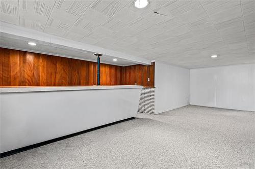 1 Coral Cr, Winnipeg, MB 