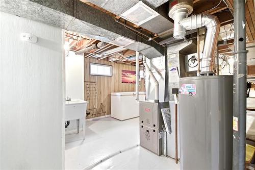 1 Coral Cr, Winnipeg, MB 