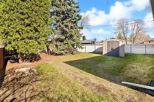 1 Coral Cr, Winnipeg, MB 