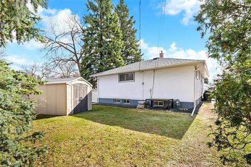 1 Coral Cr, Winnipeg, MB 